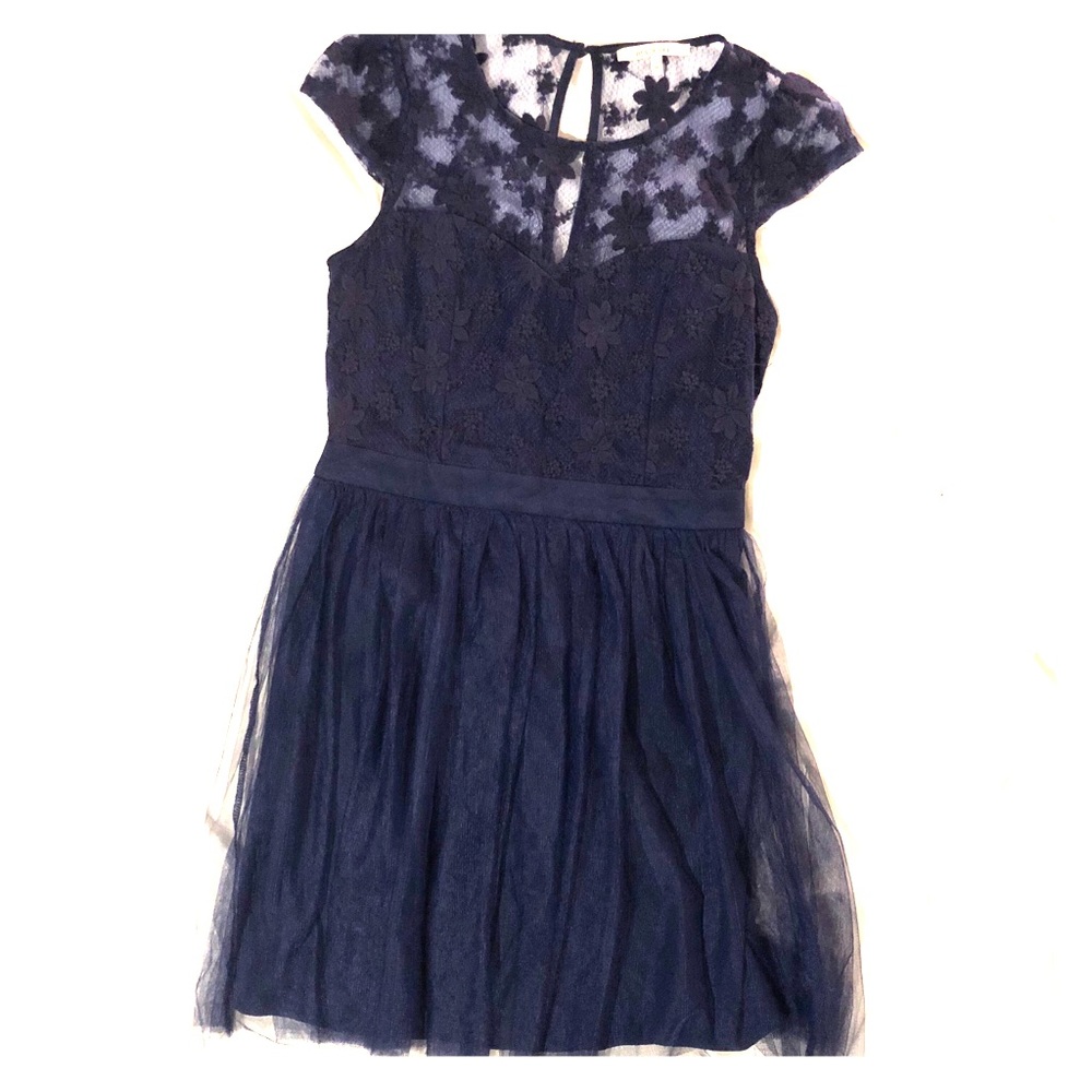 Detailed lace/toole dress 👗